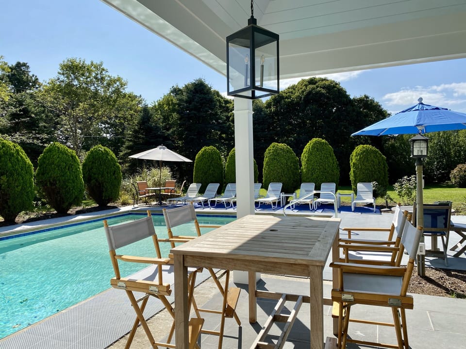 Outdoor Dining & cooking area