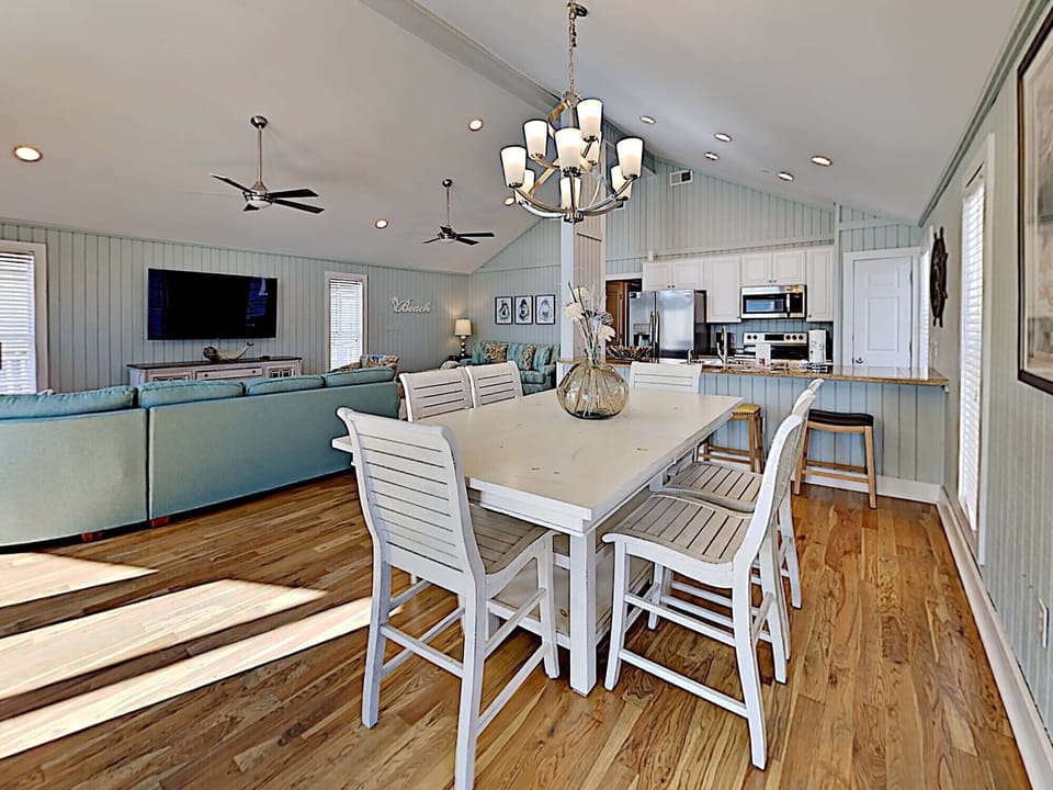 Dining Area - Seats Six