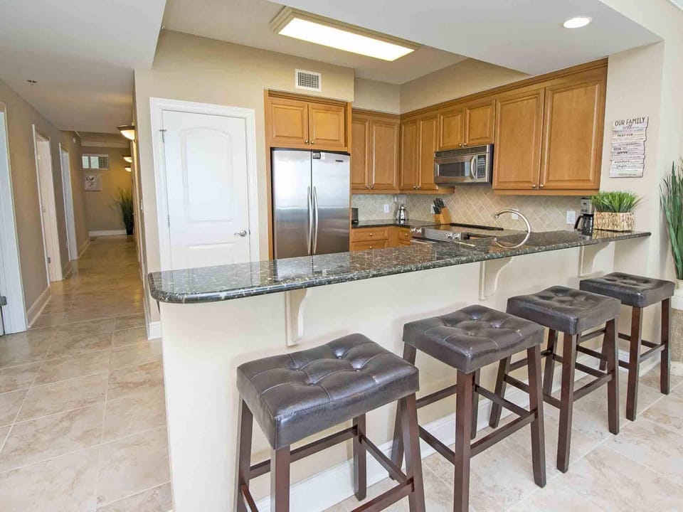 Breakfast Bar with Seating for Four