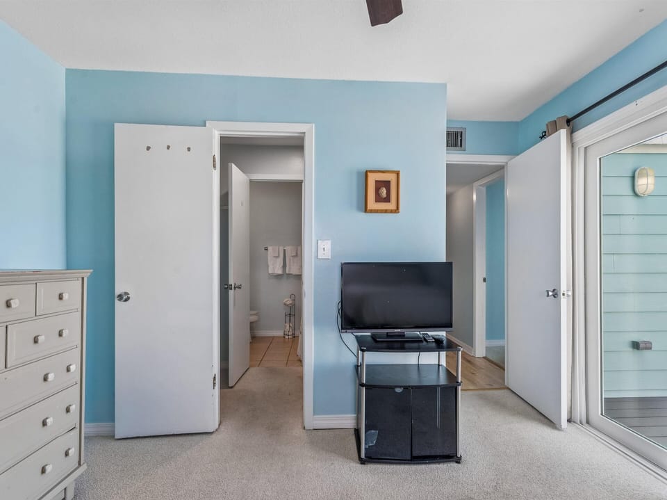 Second Bedroom - Smart TV - Third Floor