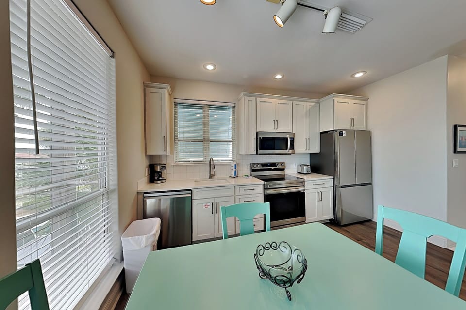 Dining Area - Kitchen