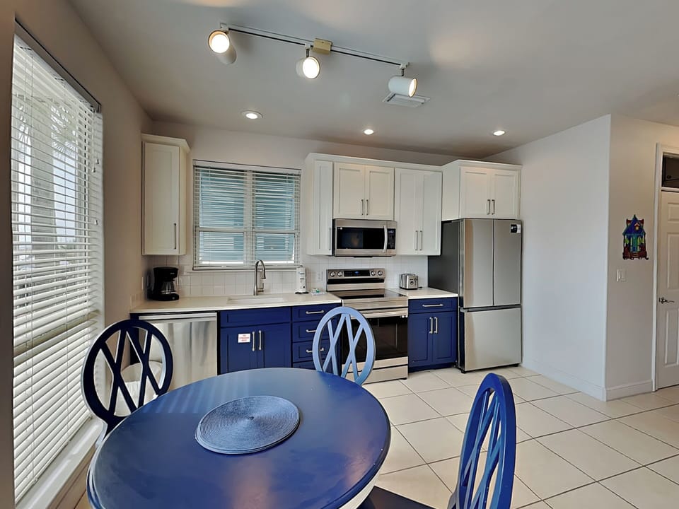 Dining Area - Kitchen