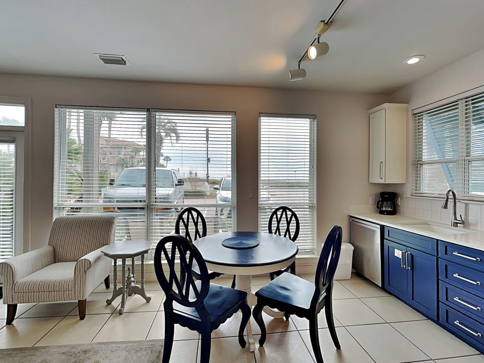 Dining Area - Open Floor Plan - Gulf Views