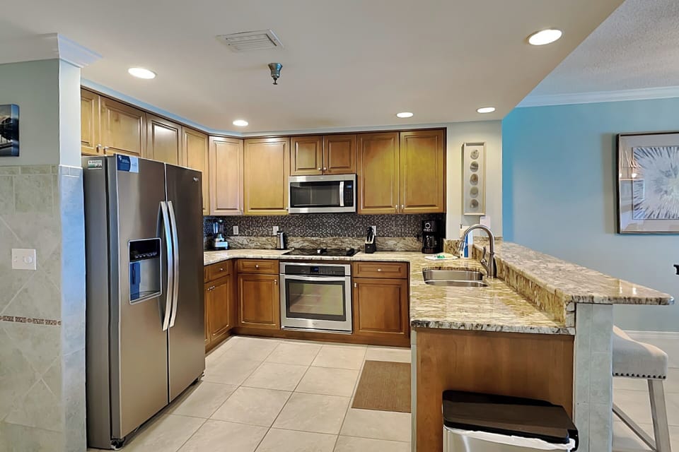 Fully Equipped Kitchen - Stainless Steel Appliances
