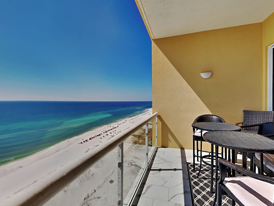 Balcony - Outdoor Dining