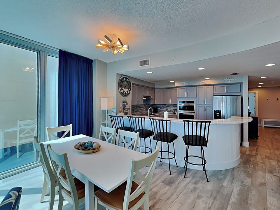 Dining Area - Table for Six and Bar Seating