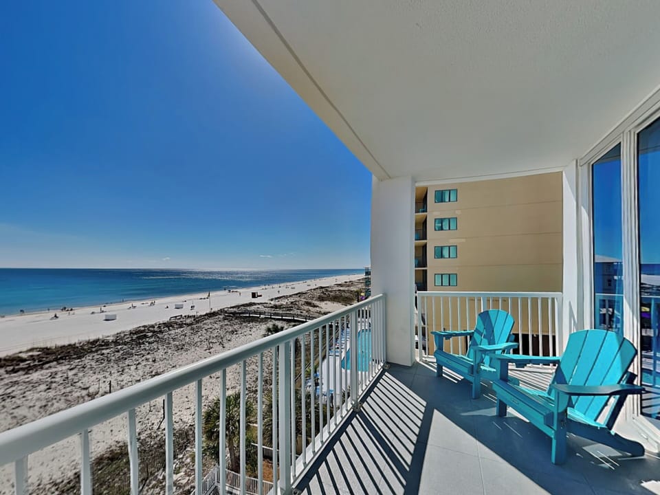 Private Gulf-Front Balcony with Outdoor Seating
