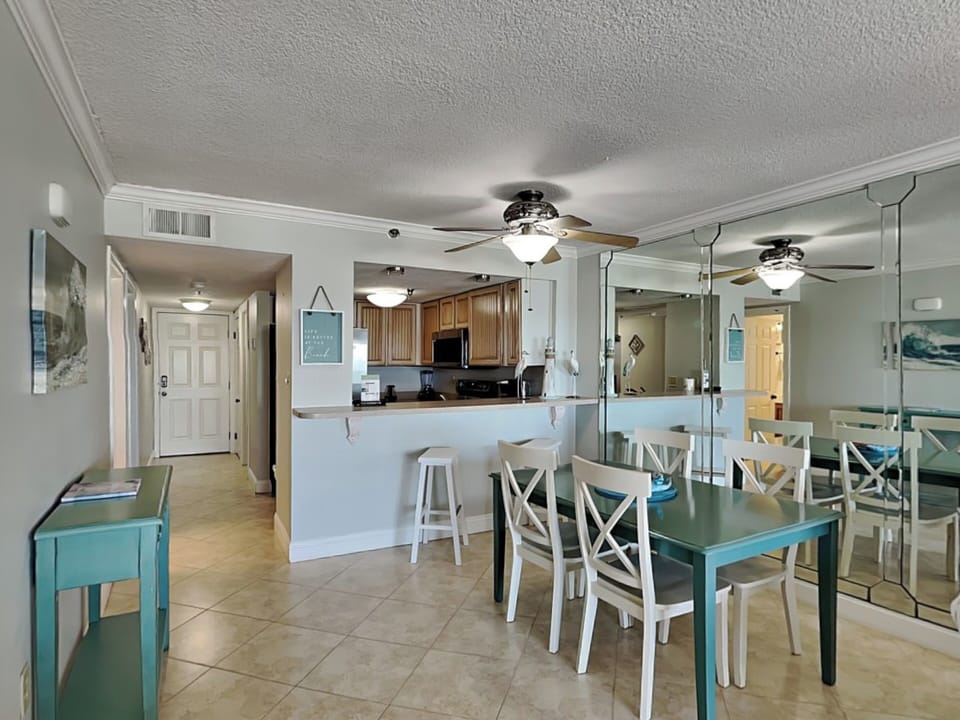 Dining Area - Table for Four