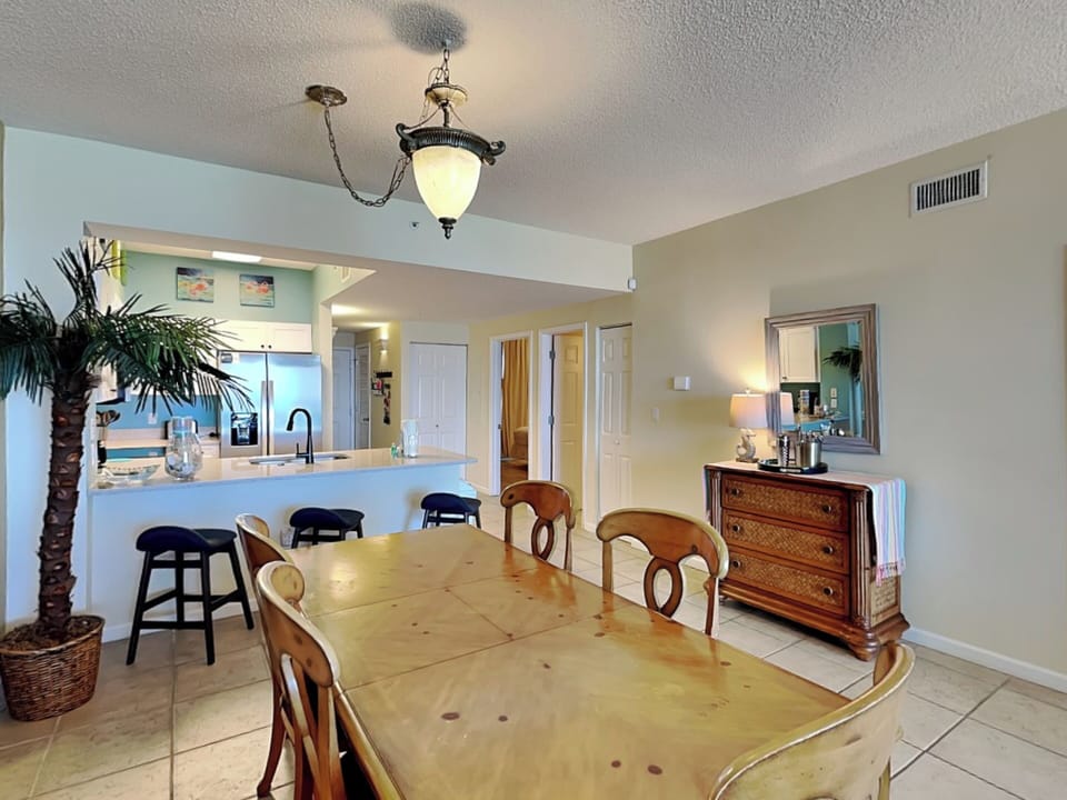Dining Area - Table and Bar Seating