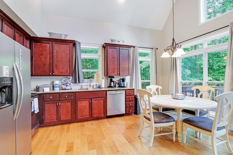 Kitchen and dining. Additional 6ft table and fold-out chairs available.