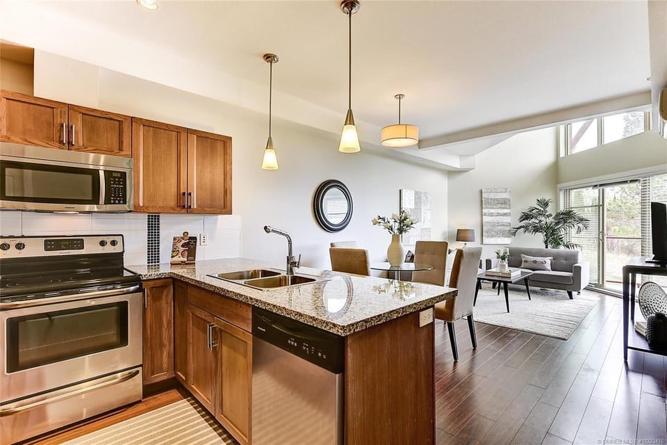 Kitchen - eating bar