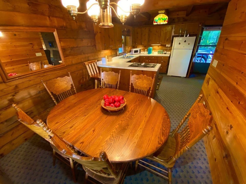 The inviting dining table seats six, plus one lucky guest can sit in the log, swivel barstool and eat at the counter. Kids
will be fighting over this prized seat!