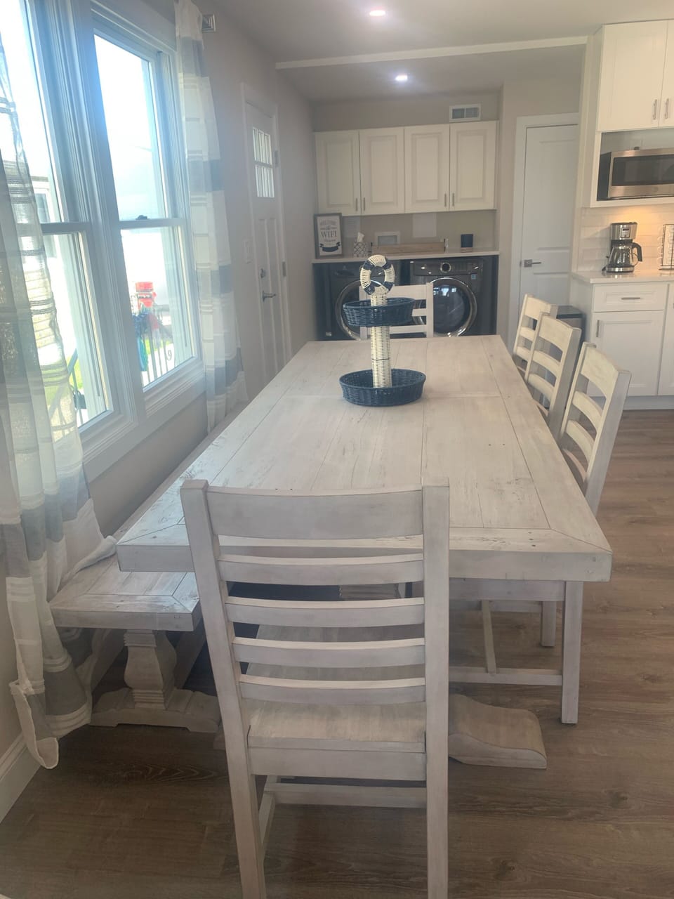Kitchen. Tables can for 8-10 