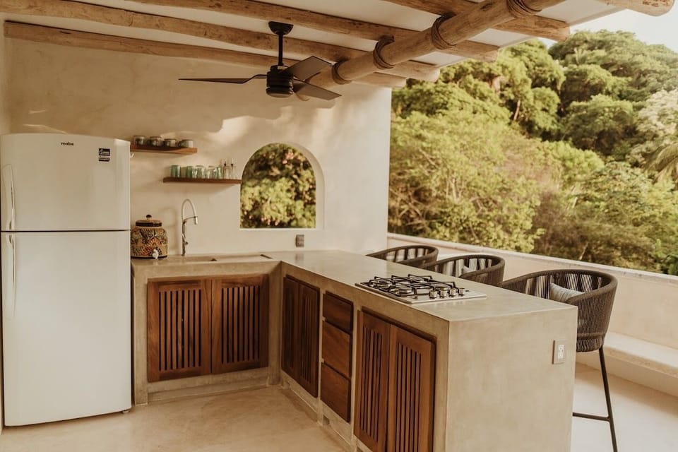 Open Kitchen-Bar/rooftop with stunning views