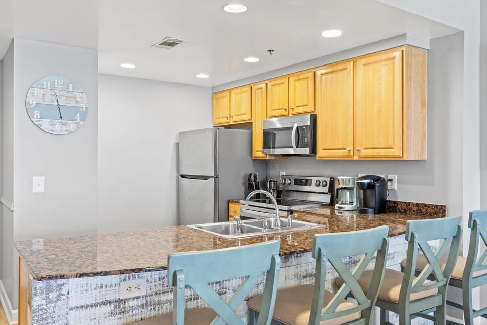 Kitchen with Breakfast Bar