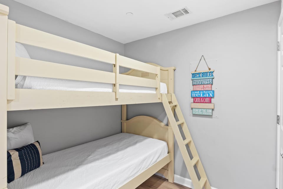 Bunk Alcove