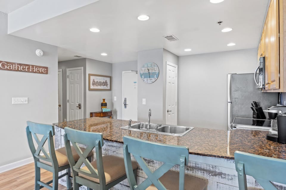 Kitchen with Breakfast Bar