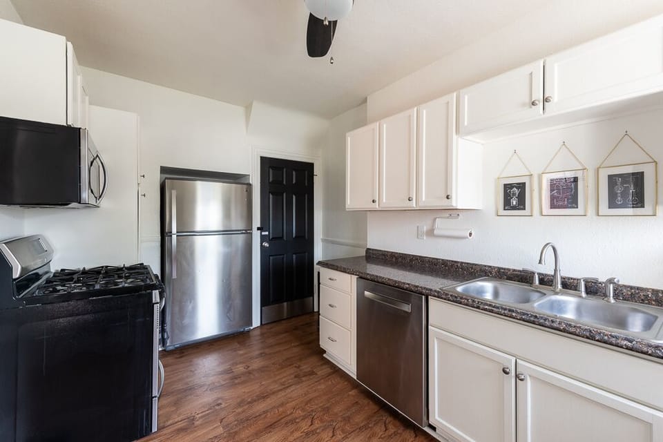 Whip up your next gourmet meal in the full kitchen. (1st Floor)
