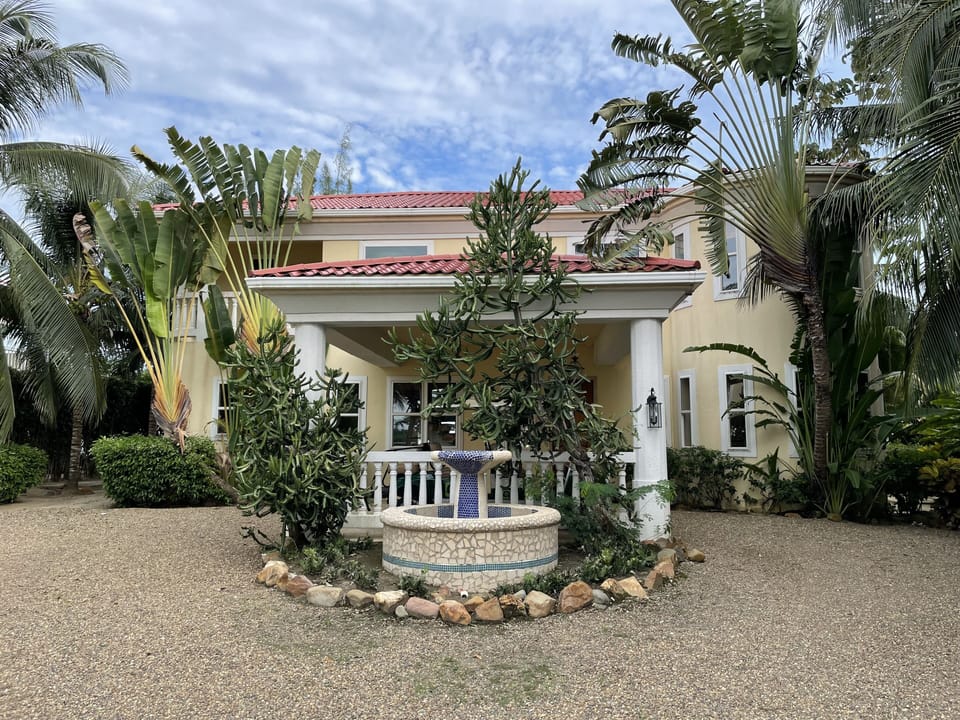 Villa Tipsy Gecko Front