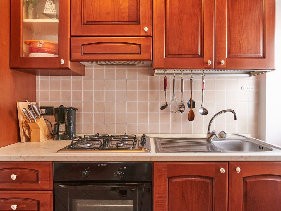Brown, Cabinetry, Property, Countertop, Sink, White, Kitchen Sink, Kitchen, Kitchen Stove, Wood