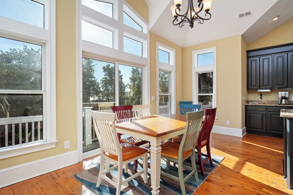 Dining Area - 2nd Level Southwest