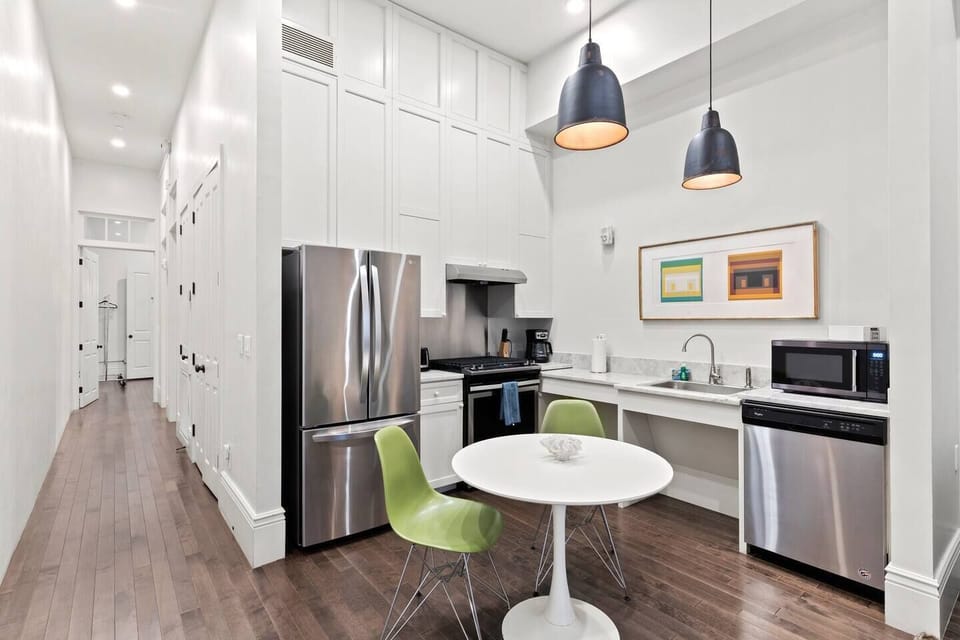 Fully furnished kitchen space