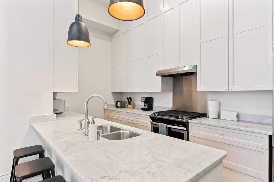 Fully furnished kitchen space
