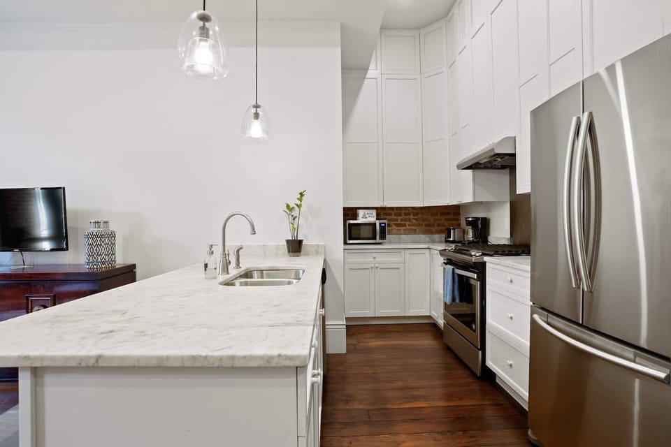 Kitchen space equipped with everything you could need for your perfect stay! 