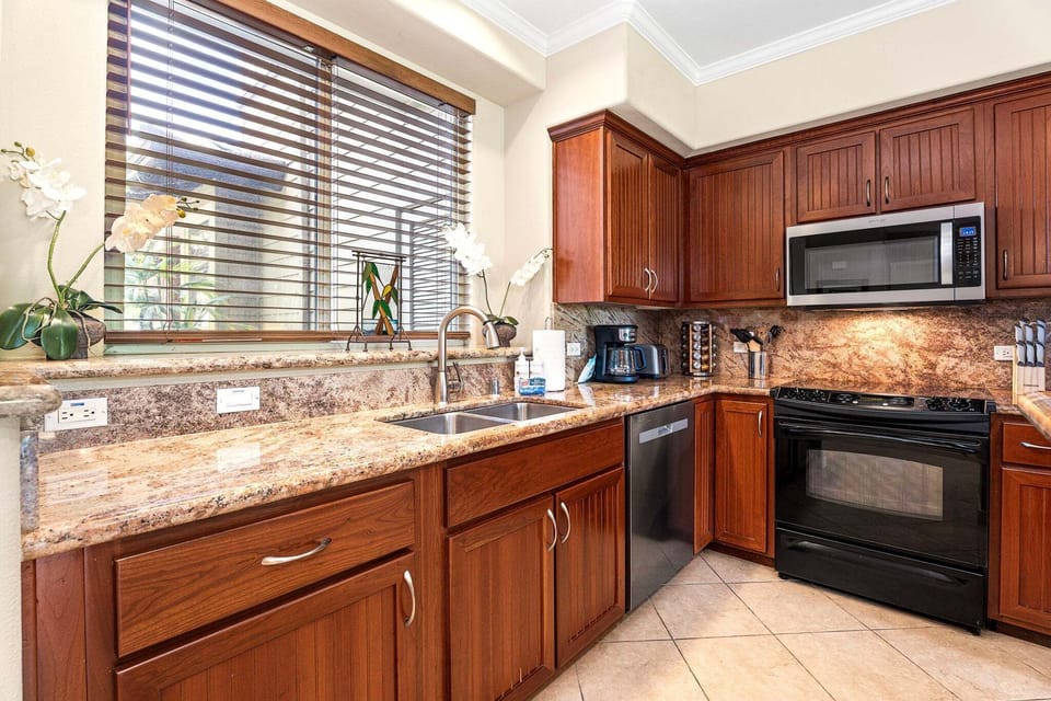 Full Equipped Kitchen with Stove, Microwave and Dishwasher