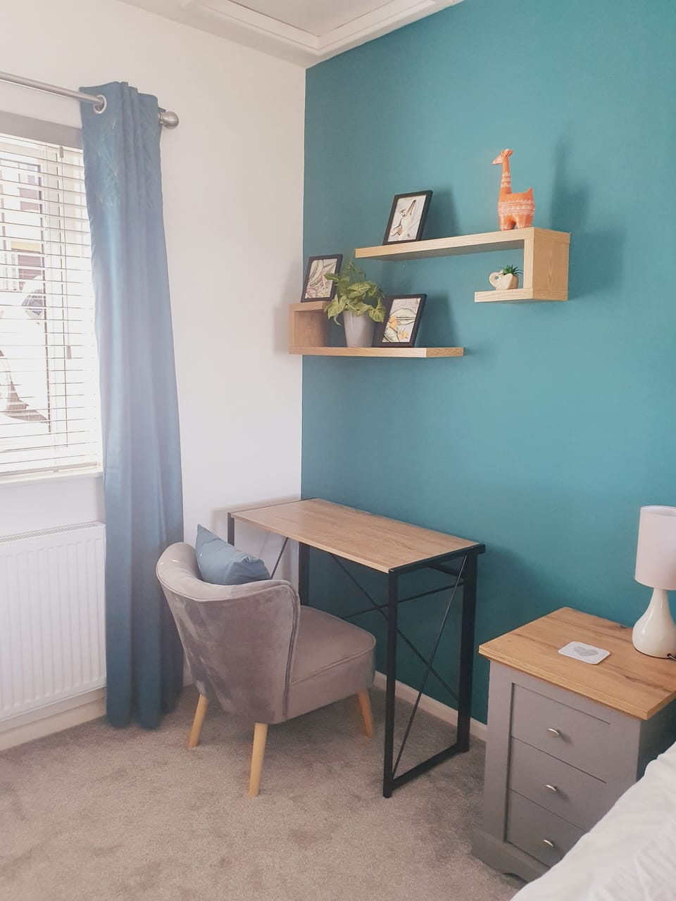 Desk/dressing area
