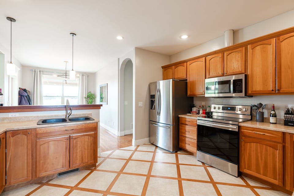 Full kitchen with plenty of space to cook!