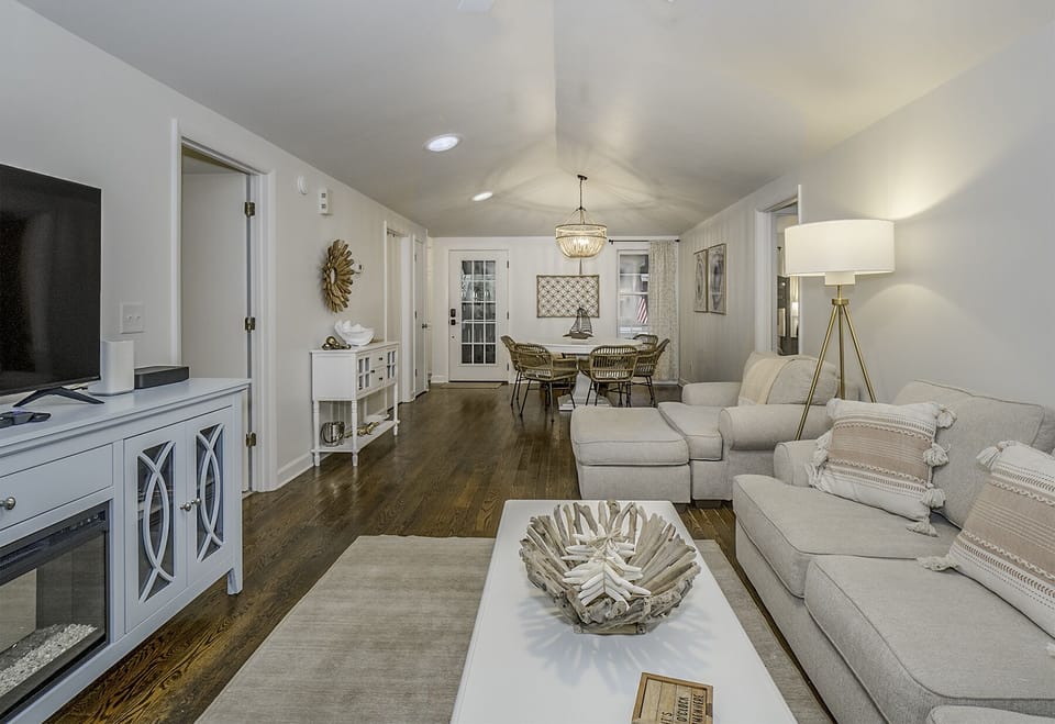 Welcome to 1129 Summerwind Cottage.  A large bright great room combines your living and dining area into one.