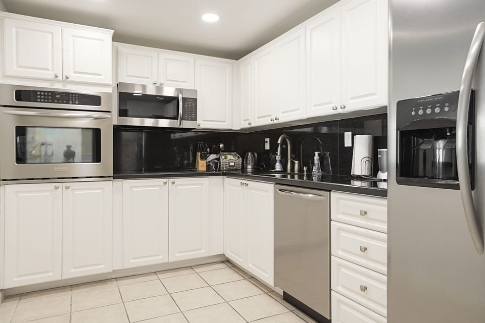 Full kitchen has all the appliances, cookware and dishes needed for a comfy stay