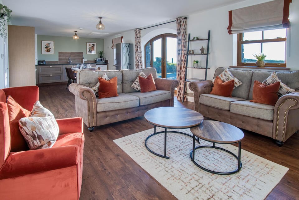 The Beacon - 3 Bedroom Cottage - Ludchurch (24558)