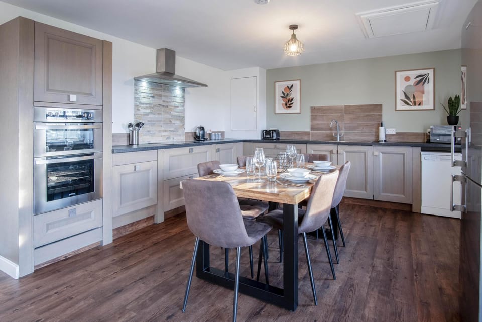 The Beacon - 3 Bedroom Cottage - Ludchurch (24551)