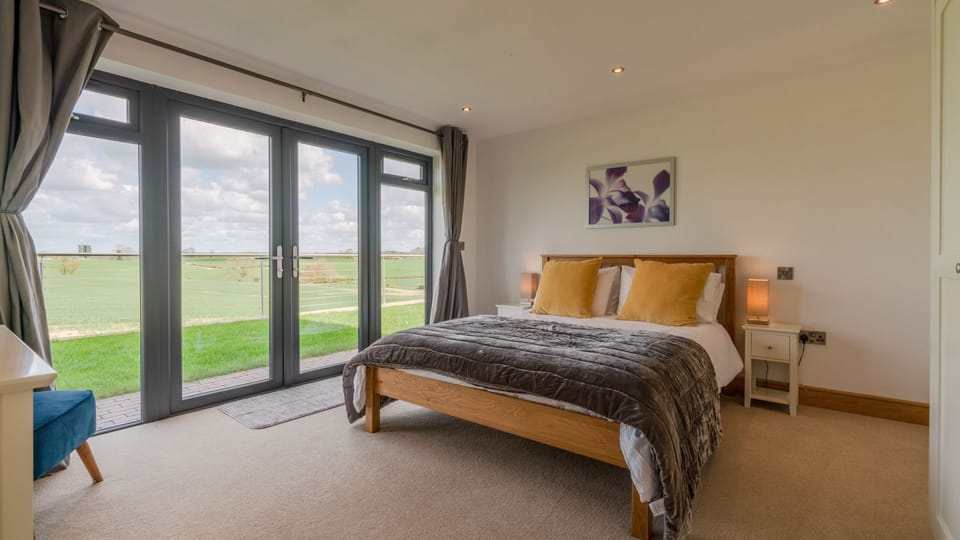 Bedroom One, Lower Lodge Barn, Bolthole Retreats