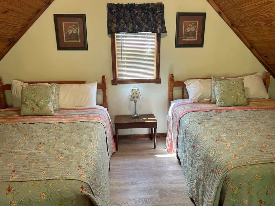 Queen Beds in Loft Area