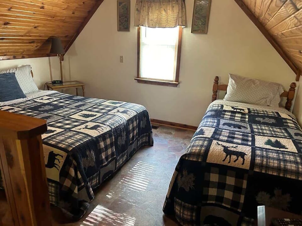 Queen and Twin Bed in Upstairs Loft Area