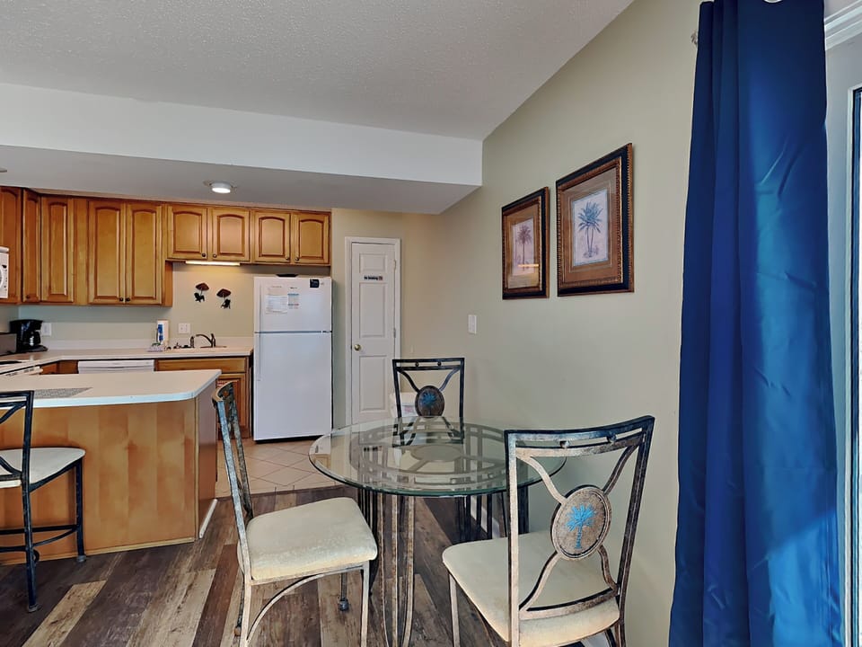 Dining Area - Table for Three
