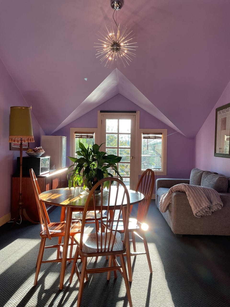 Anti room with seating