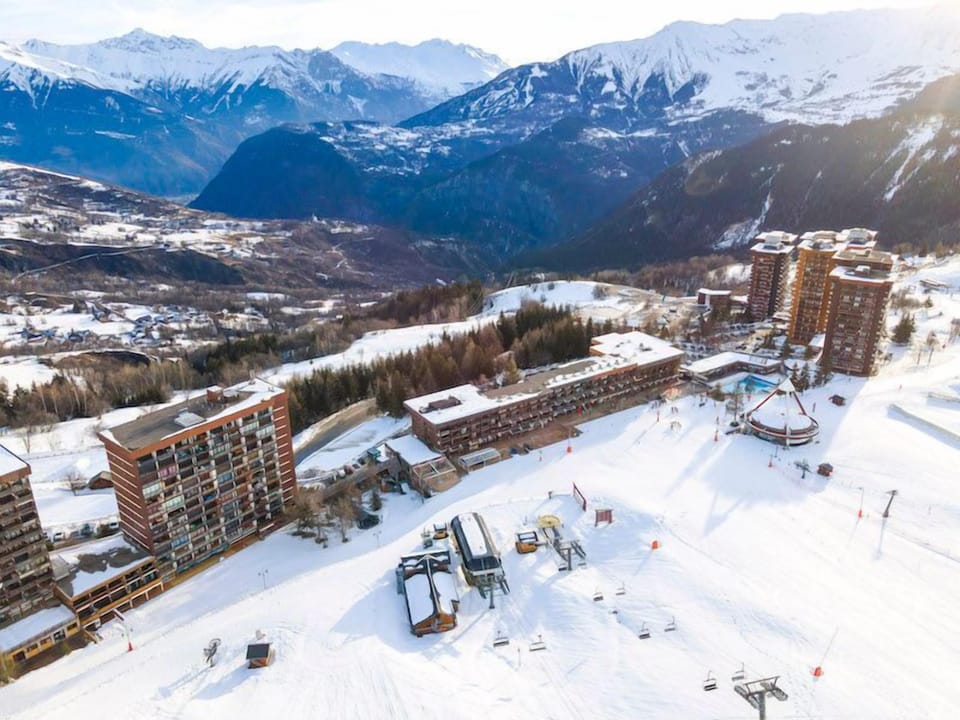 You'll love our slopeside location!