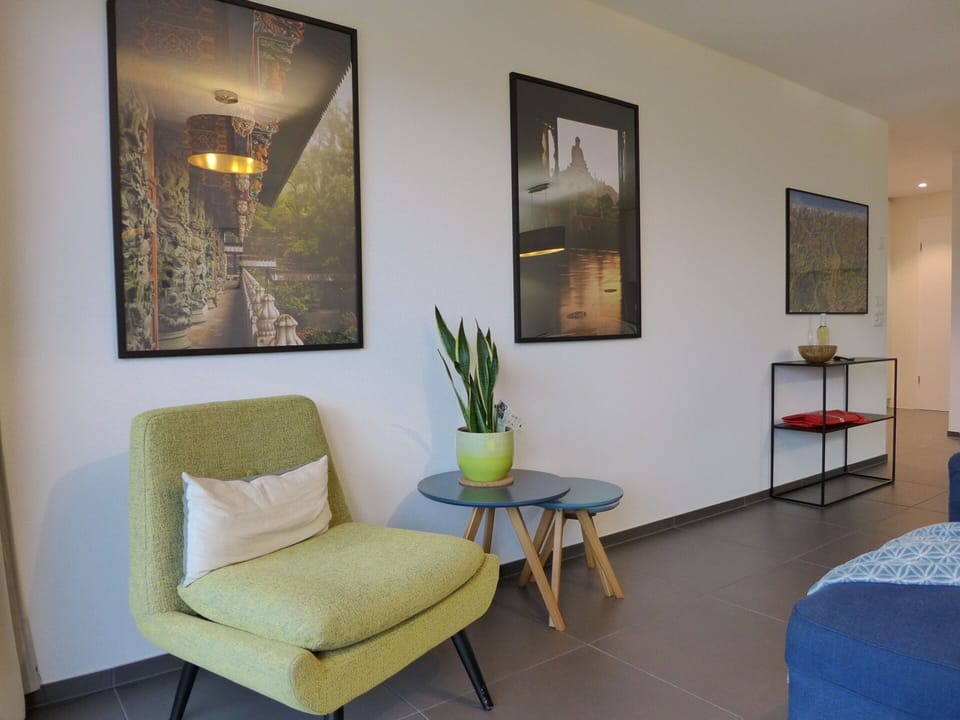 Furniture, Picture Frame, Property, Building, Comfort, Plant, Table, Interior Design, Houseplant, Lighting