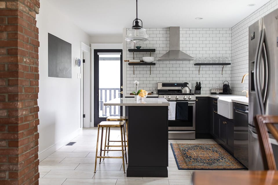 Fully equipped chef's kitchen
