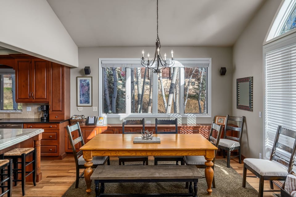 Multi purpose built in credenza behind the dining table