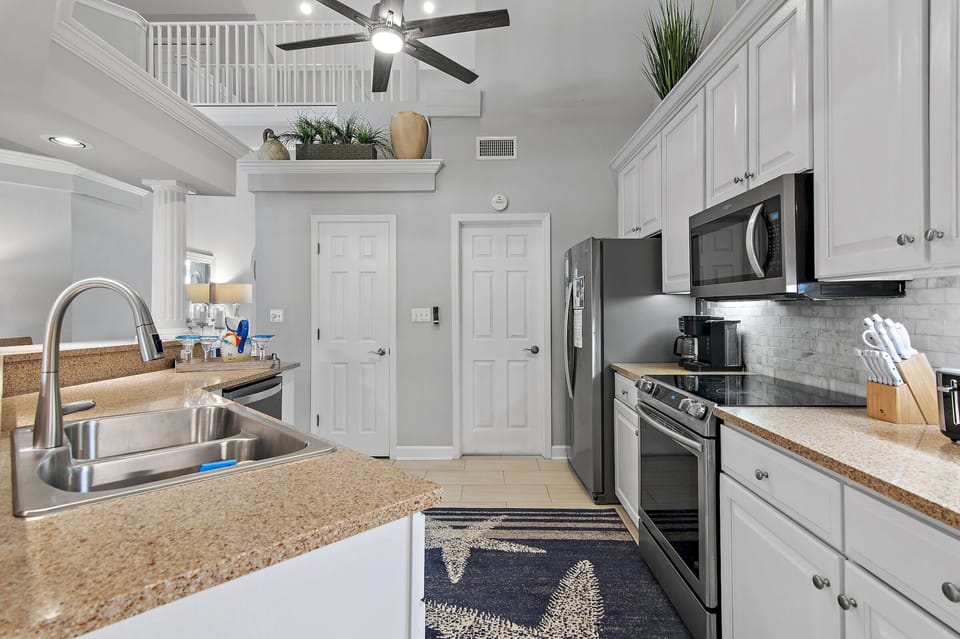 Full kitchen