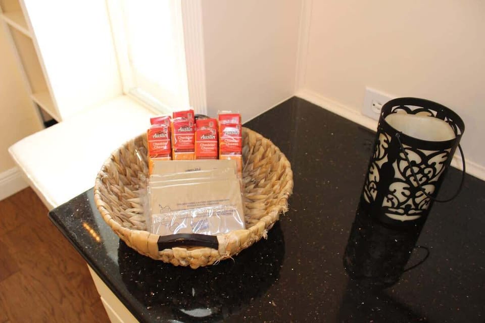 Complimentary crackers and popcorn (as well as coffee, tea and wine).