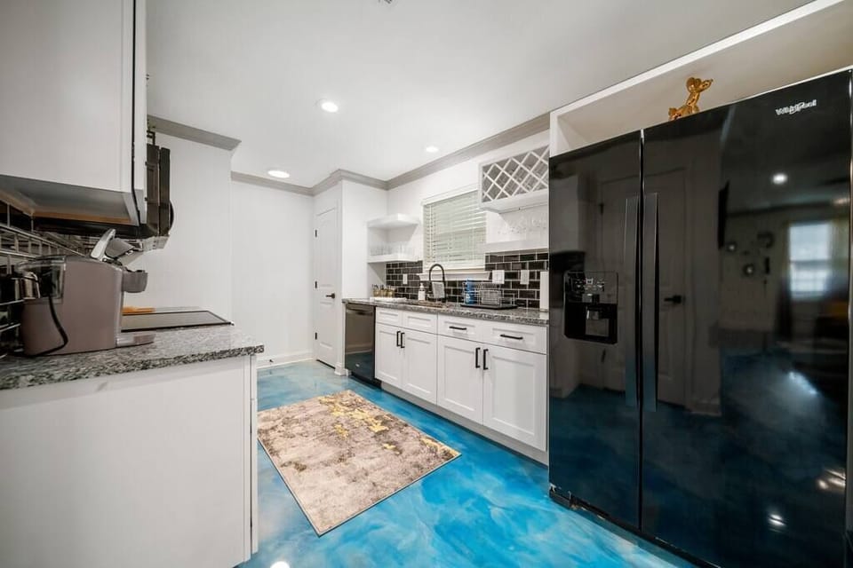 Fully Equip Kitchen (1)