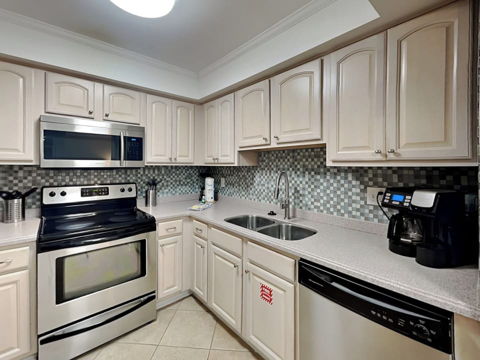 Fully Equipped Kitchen with Stainless Steel Appliances
