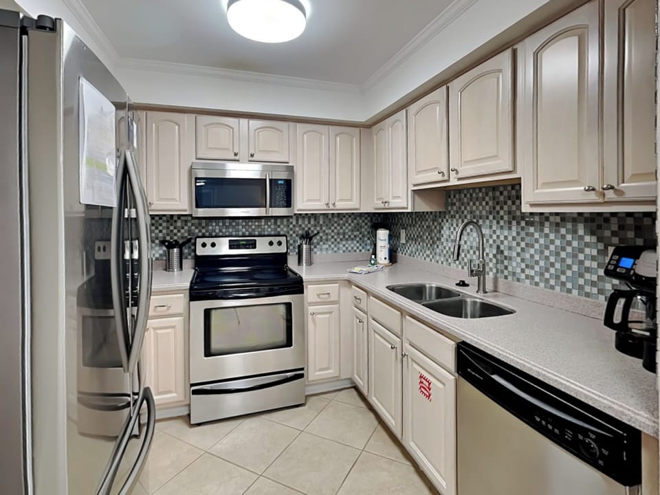 Fully Equipped Kitchen with Stainless Steel Appliances