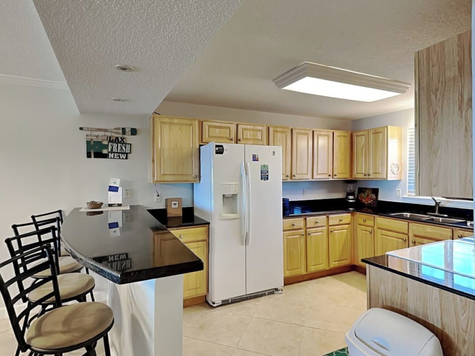 Fully Equipped Kitchen with Bar Seating for Four